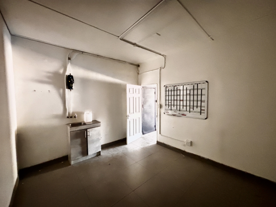 To Let commercial Property for Rent in De Kuilen Western Cape